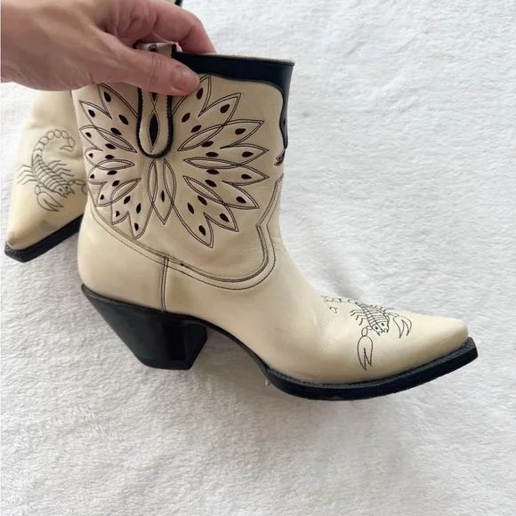 Heritage scorpion boots - Picture 3 of 9